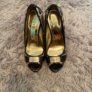 Guess Women’s High Heel Black/Snake Skin Heel